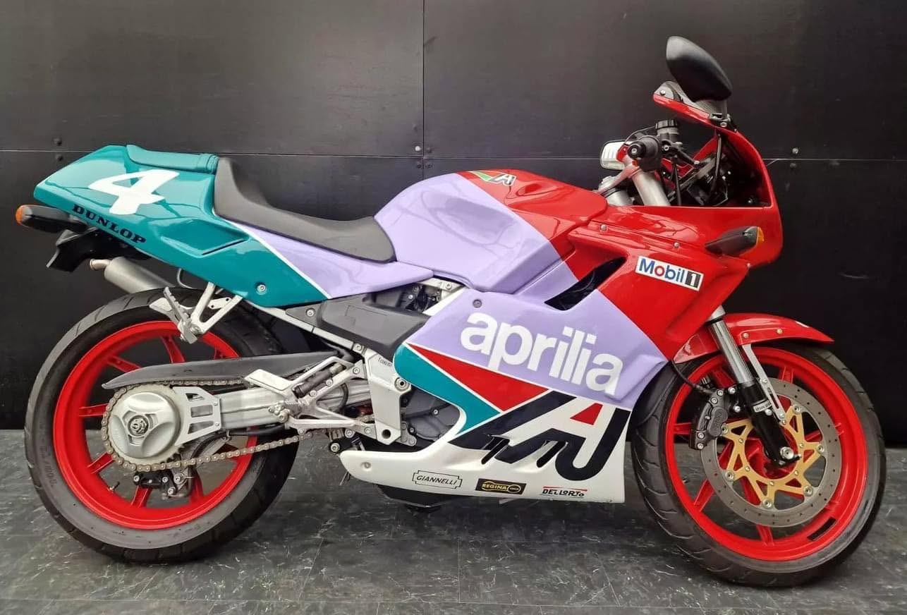 Aprilia AF1 Reggiani Replica in Squadra Corse kleuren